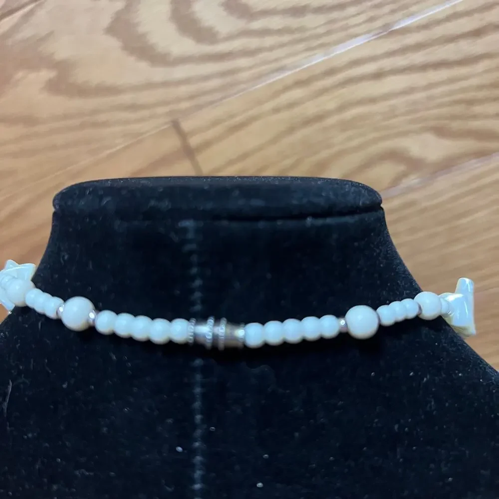 Vintage Unique Puka Seashell Beaded Necklace Handcrafted Screw Clasp MCM‎